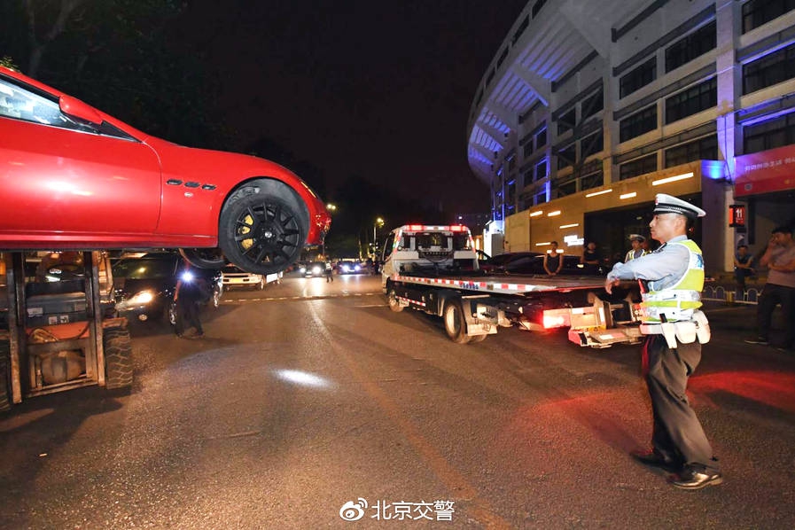 河北“袁府”是養(yǎng)老院？白巖松：要真是，就感動(dòng)中國了