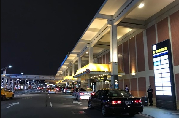 河北“袁府”是養(yǎng)老院？白巖松：要真是，就感動中國了