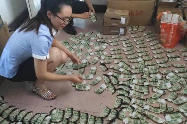 西安維權(quán)女車主反被債主維權(quán)，一碼歸一碼