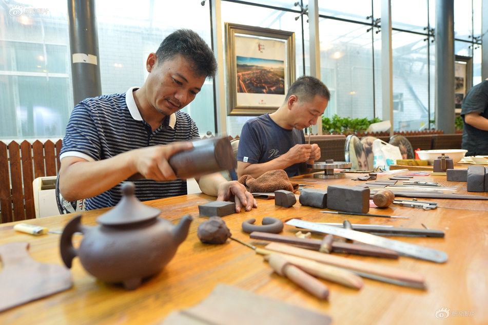 習(xí)近平同巴西聯(lián)邦共和國(guó)總統(tǒng)舉行會(huì)談 兩國(guó)元首一致同意推動(dòng)中巴全面戰(zhàn)略伙伴關(guān)系取得新的更大發(fā)展