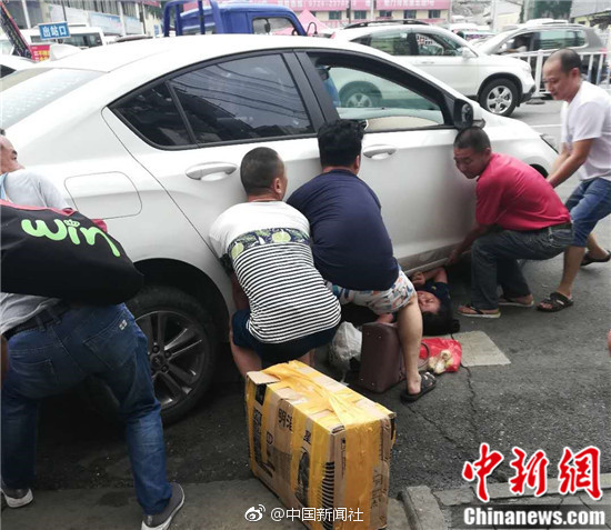 四川廣元跆拳道老師抱摔學(xué)生 校方:老師已停職絕不姑息