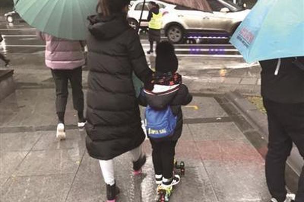 快訊：創(chuàng)指午后走低跌近2% 能源、消費(fèi)板