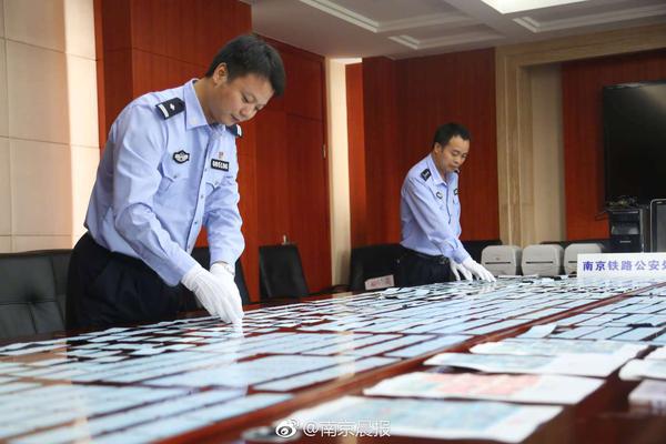 李克強(qiáng)會(huì)見(jiàn)巴西聯(lián)邦共和國(guó)總統(tǒng)