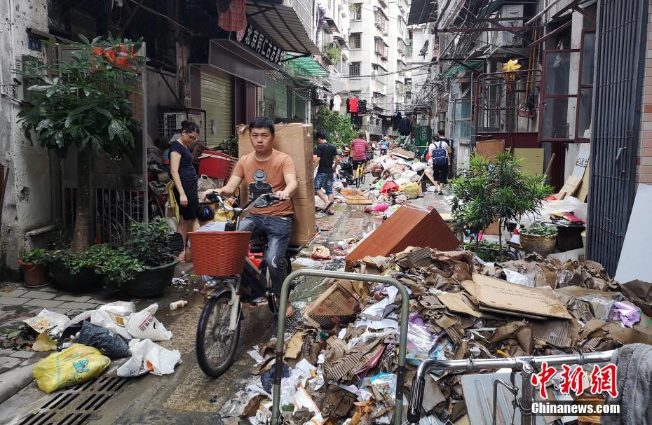 河北“袁府”是養(yǎng)老院？白巖松：要真是，就感動中國了