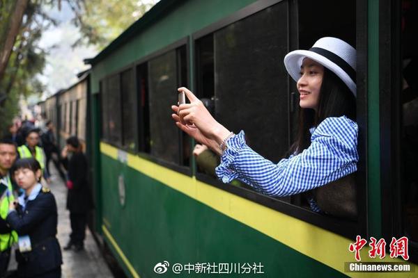 李克強(qiáng)會見巴西聯(lián)邦共和國總統(tǒng)