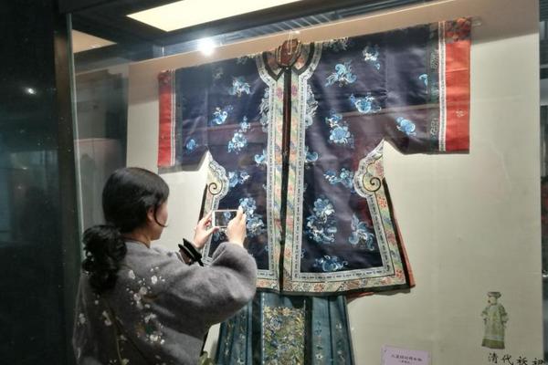 李克強(qiáng)會見巴西聯(lián)邦共和國總統(tǒng)