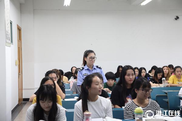河北“袁府”是養(yǎng)老院？白巖松：要真是，就感動中國了