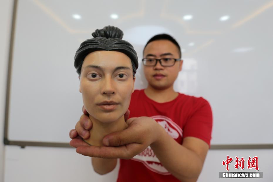 河北“袁府”是養(yǎng)老院？白巖松：要真是，就感動中國了