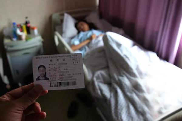 李克強(qiáng)會(huì)見巴西聯(lián)邦共和國(guó)總統(tǒng)