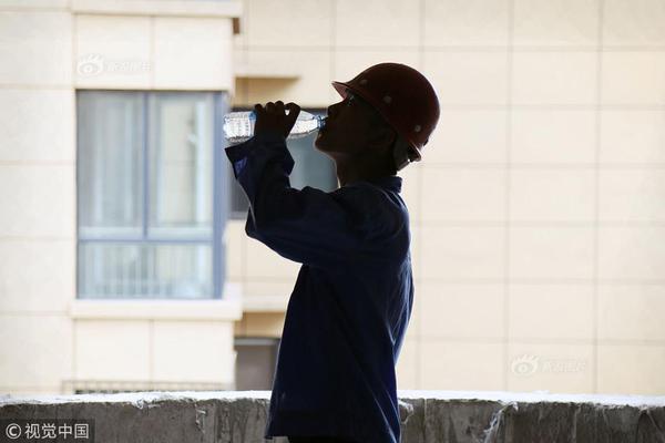 俄遠(yuǎn)東草原發(fā)生火災(zāi)造成27人受傷