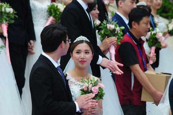 隊友宣約羅：很高興姆貝莫加盟曼聯，他終于來了