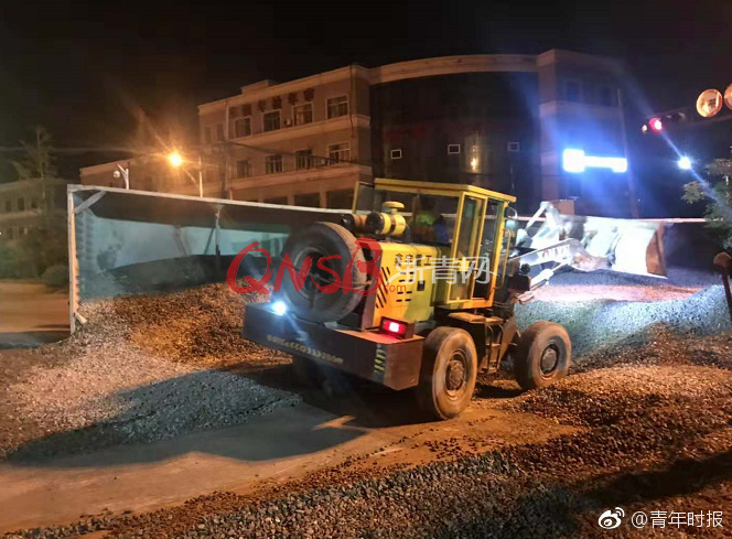 河北“袁府”是養(yǎng)老院？白巖松：要真是，就感動中國了