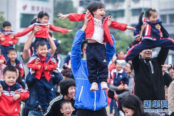 俄遠(yuǎn)東草原發(fā)生火災(zāi)造成27人受傷
