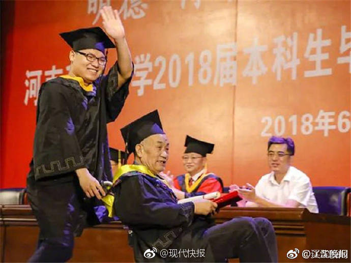 李克強(qiáng)會(huì)見巴西聯(lián)邦共和國(guó)總統(tǒng)