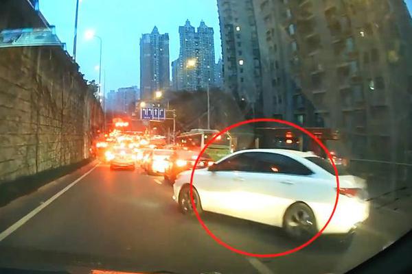 習近平同巴西聯(lián)邦共和國總統(tǒng)舉行會談 兩國元首一致同意推動中巴全面戰(zhàn)略伙伴關(guān)系取得新的更大發(fā)展